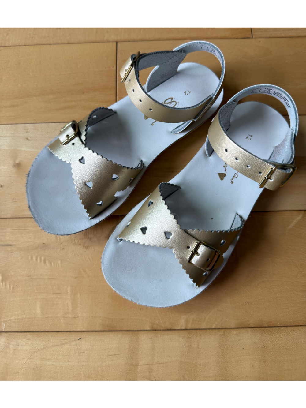 Girls Metallic Heart Cutout Ankle-Strap Sandals in Gold